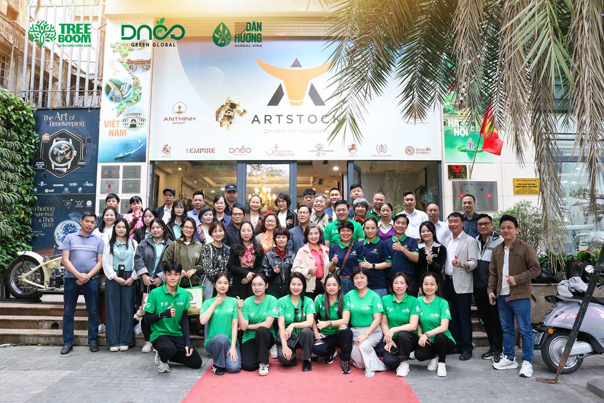 Khách mời, đối tác và các thành viên DNCC trước giờ khởi hành